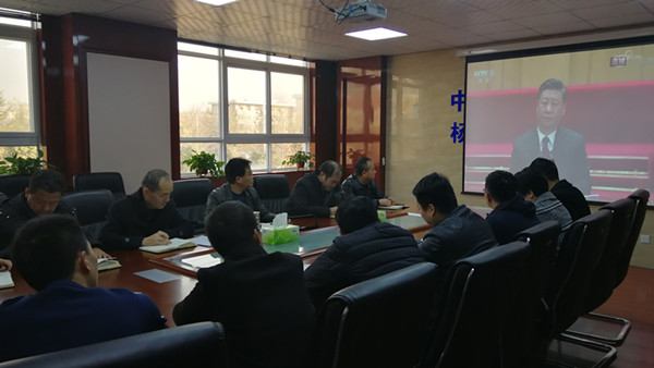 收看改革开放40周年大会.jpg